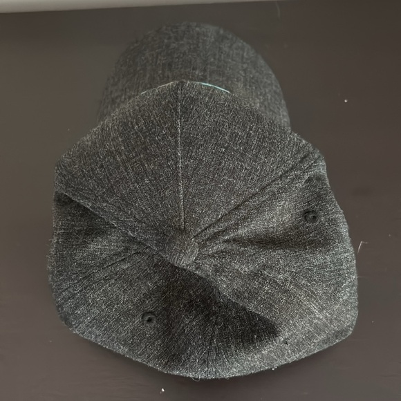 Travis Mathew Party Parrot Mens Hat Golf Dark Grey Flex Fit Sz L-XL - Picture 4 of 7